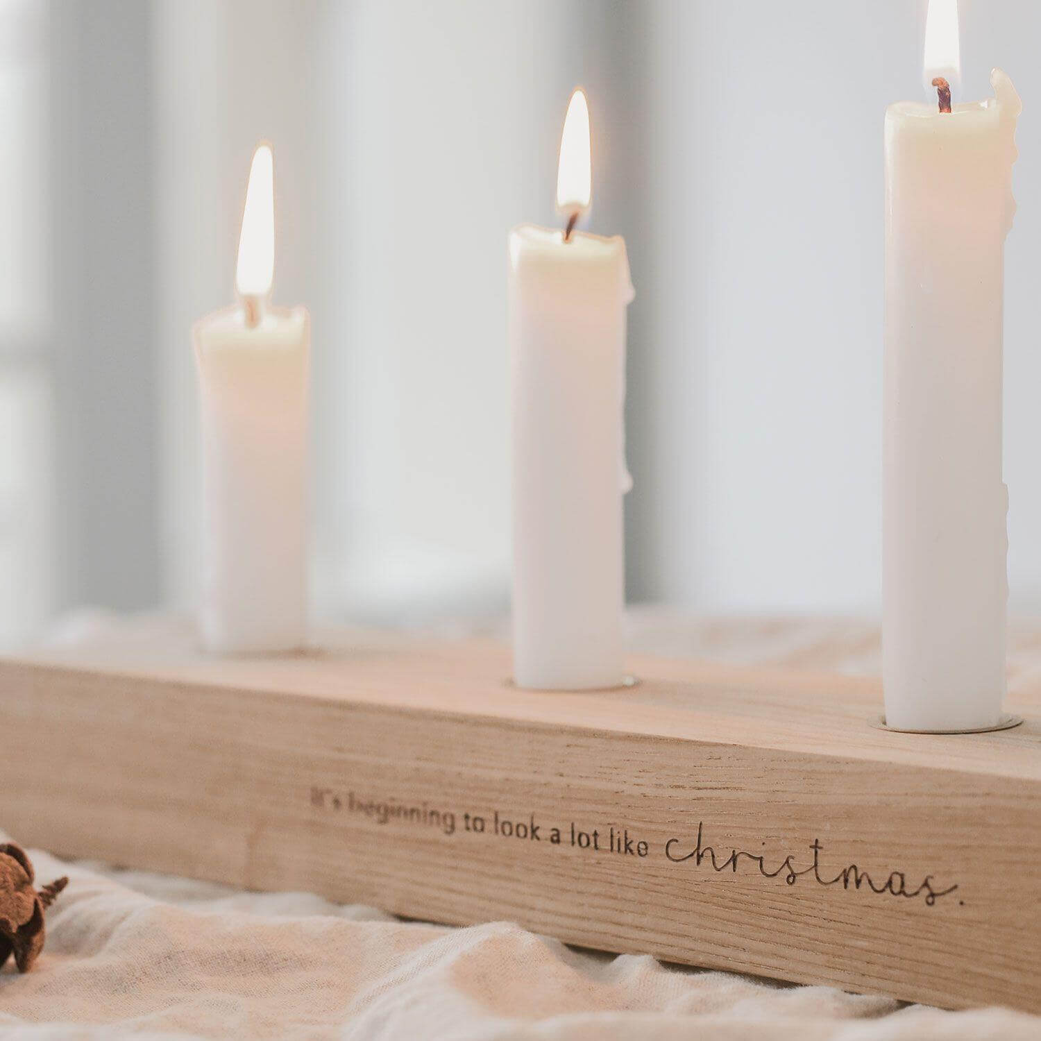 Adventskerzenbrett aus Eiche "Christmas" - 35x8x4 cm (Natur)