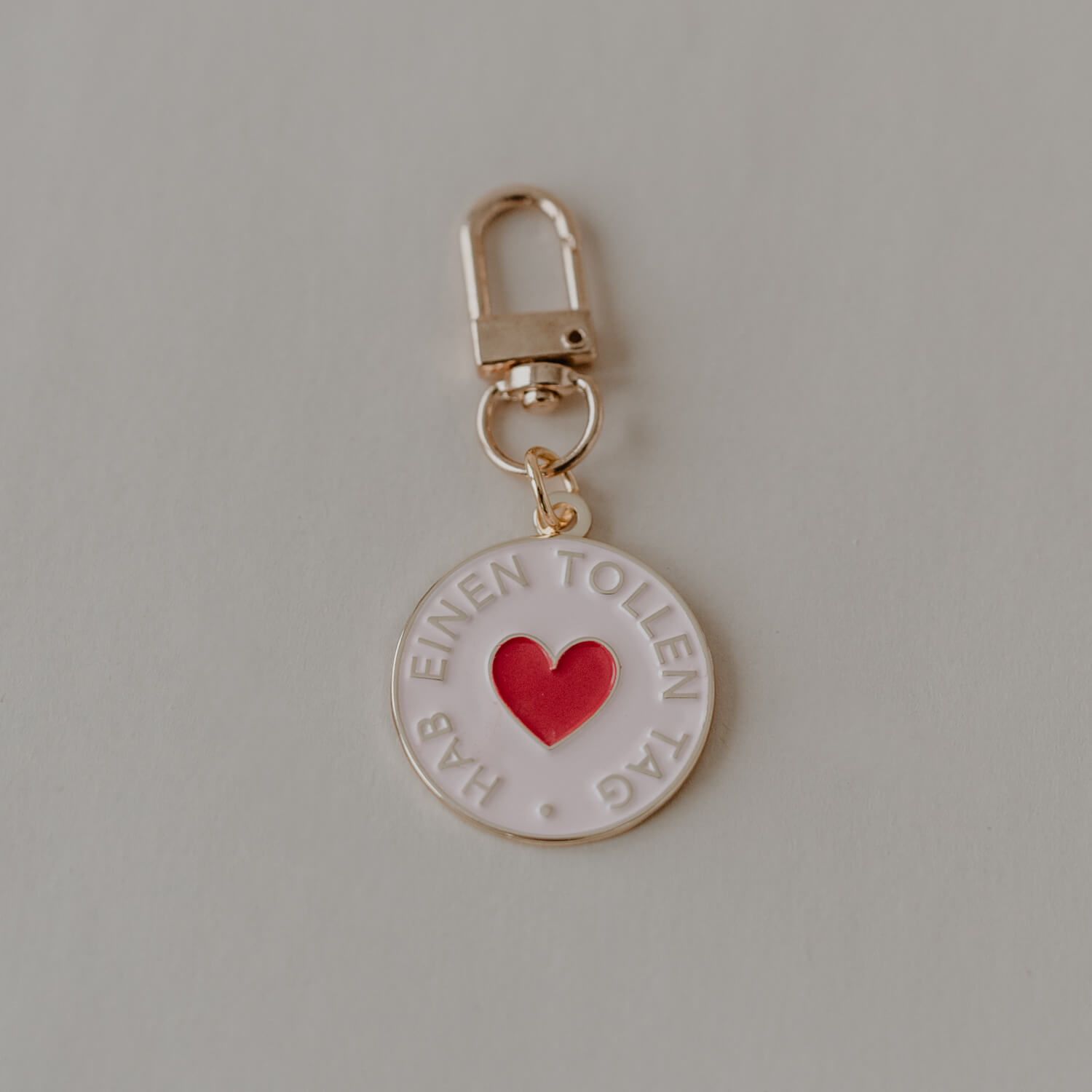 Schlüsselanhänger "Hab einen tollen Tag" - 3,2x6,8 cm (Rosa/Rot/Gold)