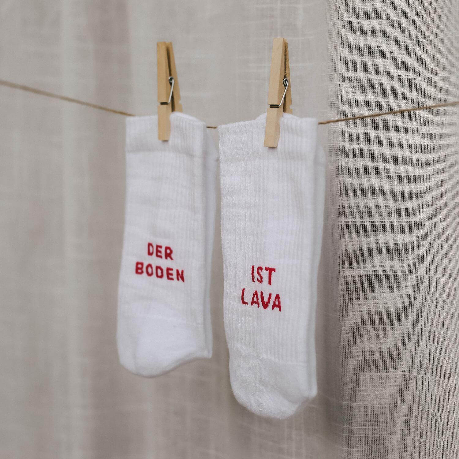 Socken "Der Boden ist Lava" (Weiß)