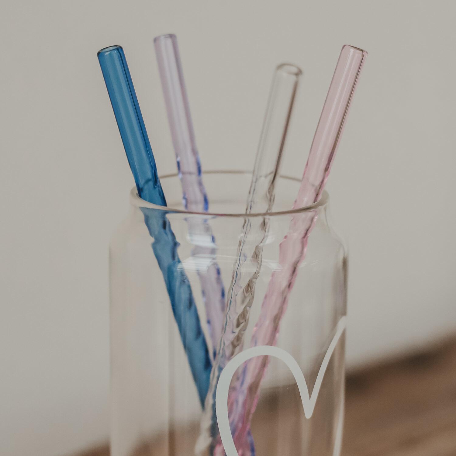 Gedrehter Glasstrohhalm, blau, mit transparentem Schaft