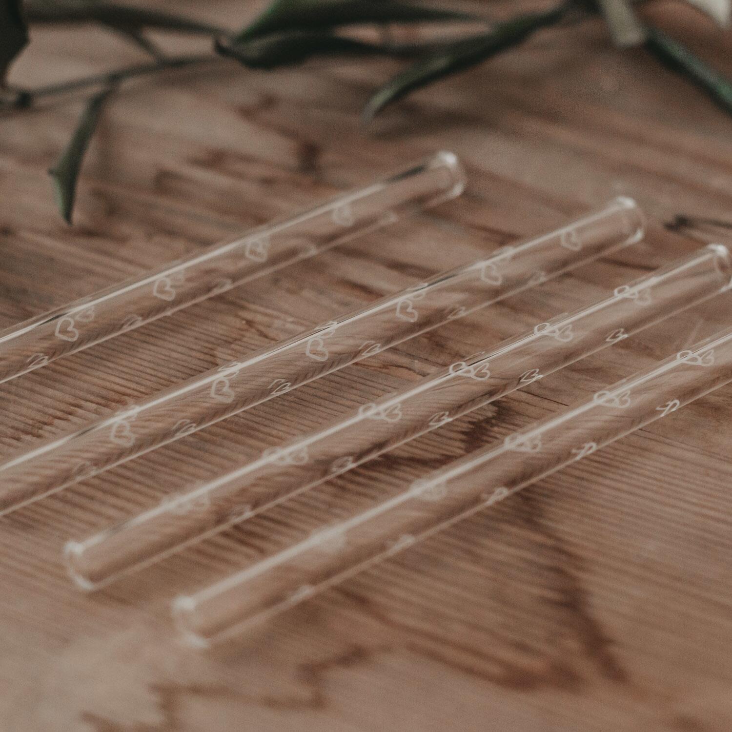 Glas-Strohhalme "Herzen" im 4er-Set - 13 cm (Transparent/Weiß)