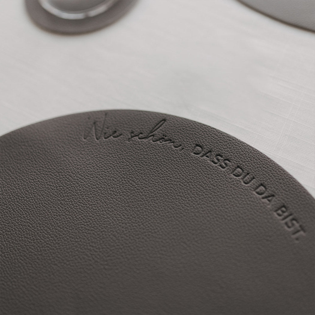 Wendbares Platzset "Wie schön" (Grau)
