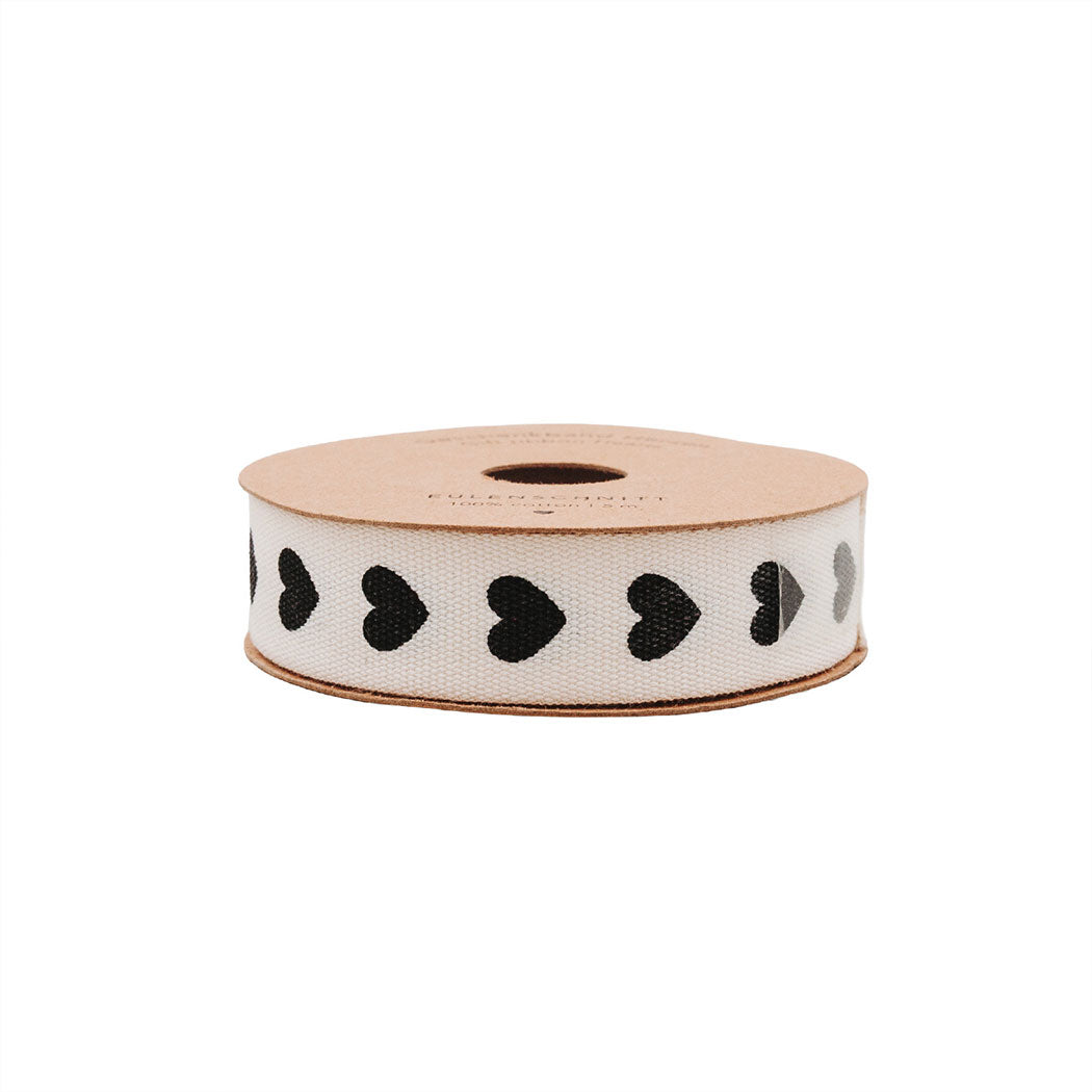 Geschenkband-Rolle mit schwarzen Herzen auf hellem Band