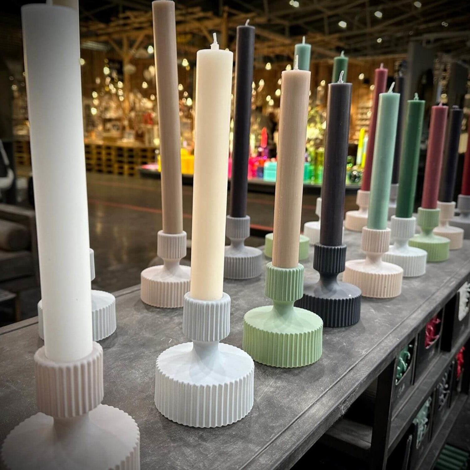 Kerzenhalter-Set mit gerippten Kerzenständern für Stabkerzen, in mehreren Farben
