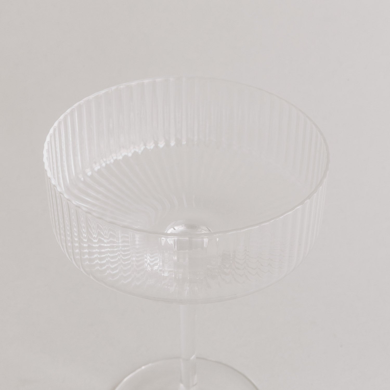 Champagnerglas, transparent, rundes Becherteil mit Rillenstruktur