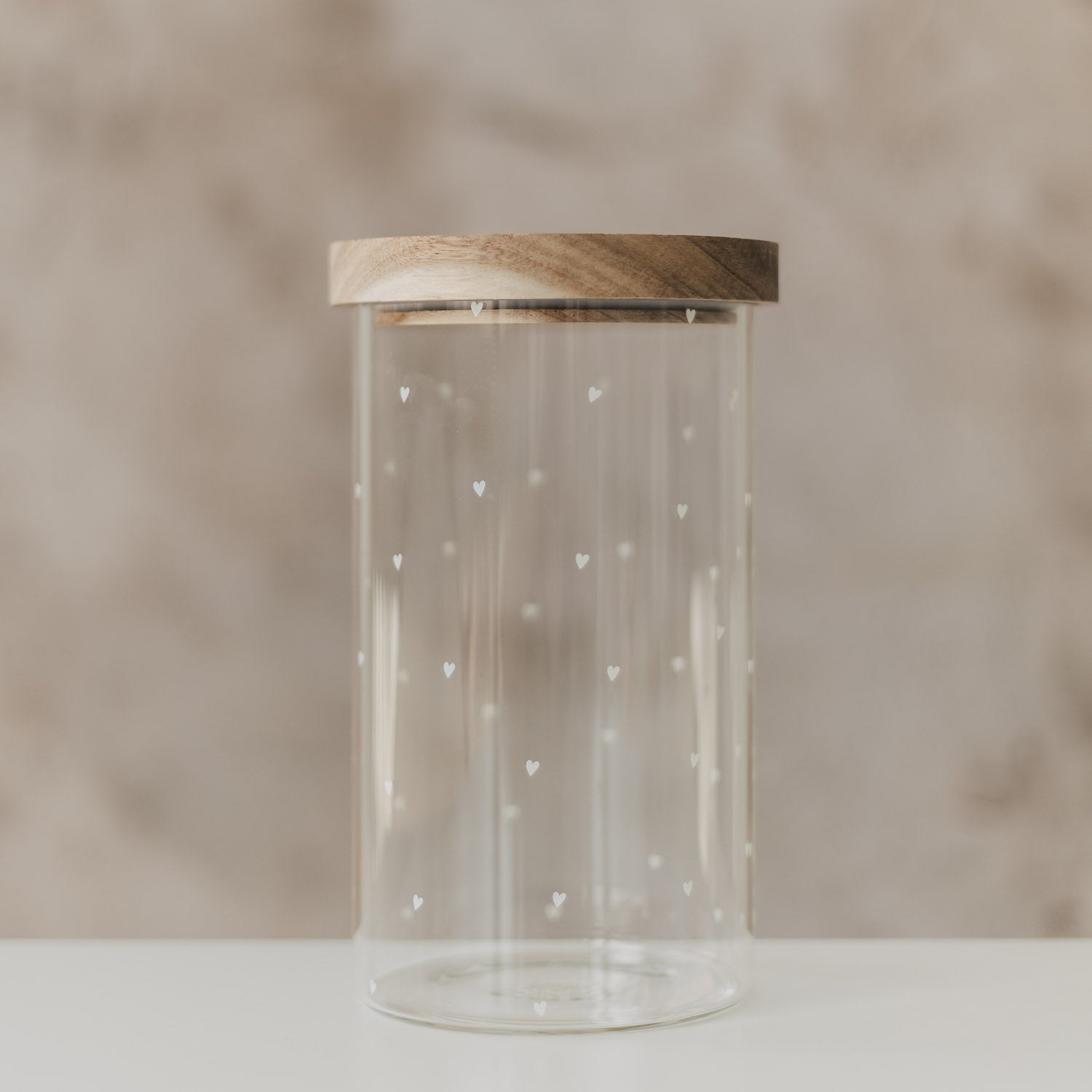 Vorratsglas mit Herz-Dekor und Holzdeckel, zylindrisch, 19 cm