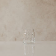 Kleine Vase aus klarem Glas mit Herz-Muster