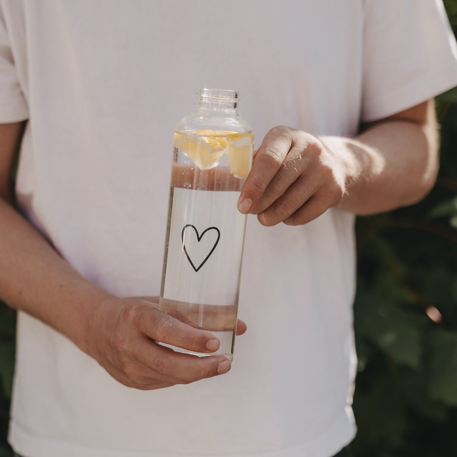Transparente Trinkflasche mit Herz-Aufdruck, 750 ml