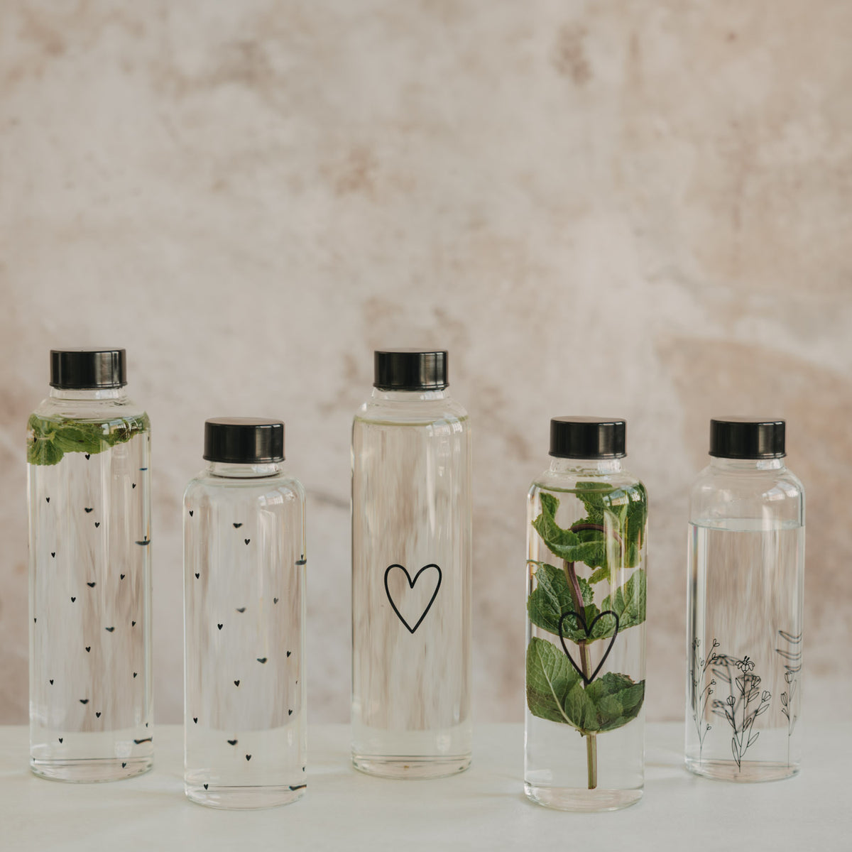 Trinkflasche "Herzen" - 750 ml (Transparent)
