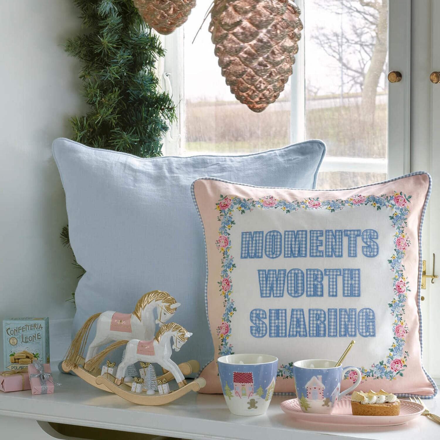 Deko-Tannenzapfen mit Glitzer "Xmas" - 21 cm (Braun)