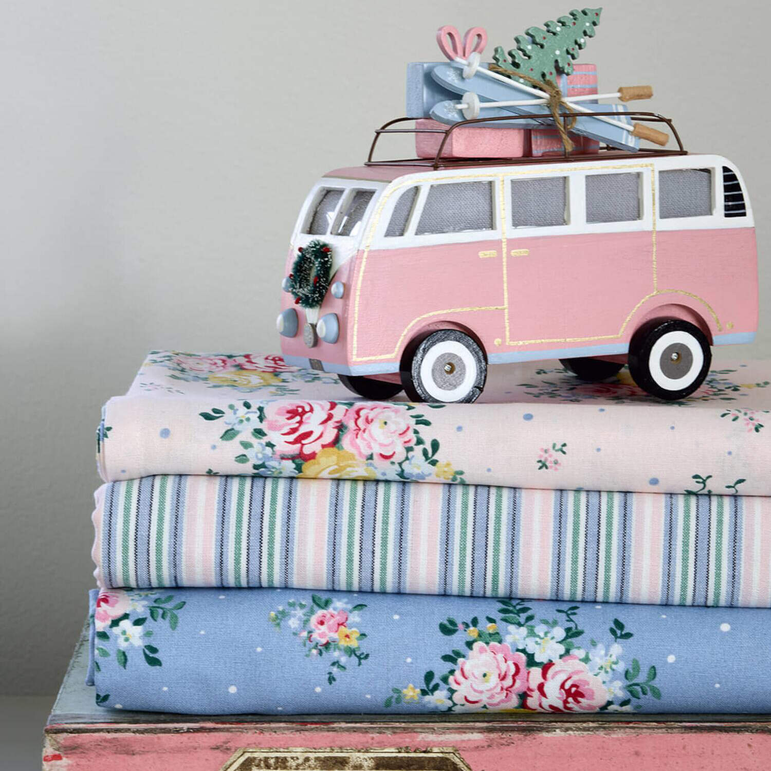 Weihnachtsauto Van "Laura" - 20x9,5x17 cm (Pale Pink) GreenGate