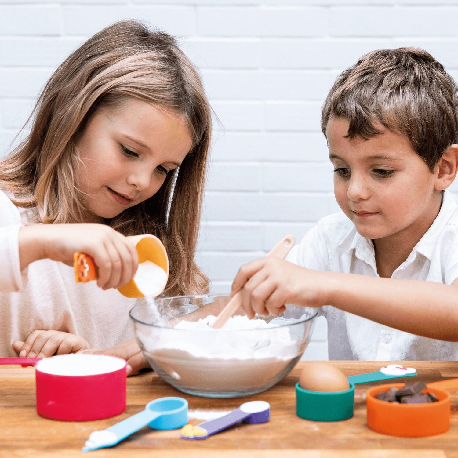Rezeptbuch & Messbecher im Set "Kinderleichte KUCHEN & DESSERTS"