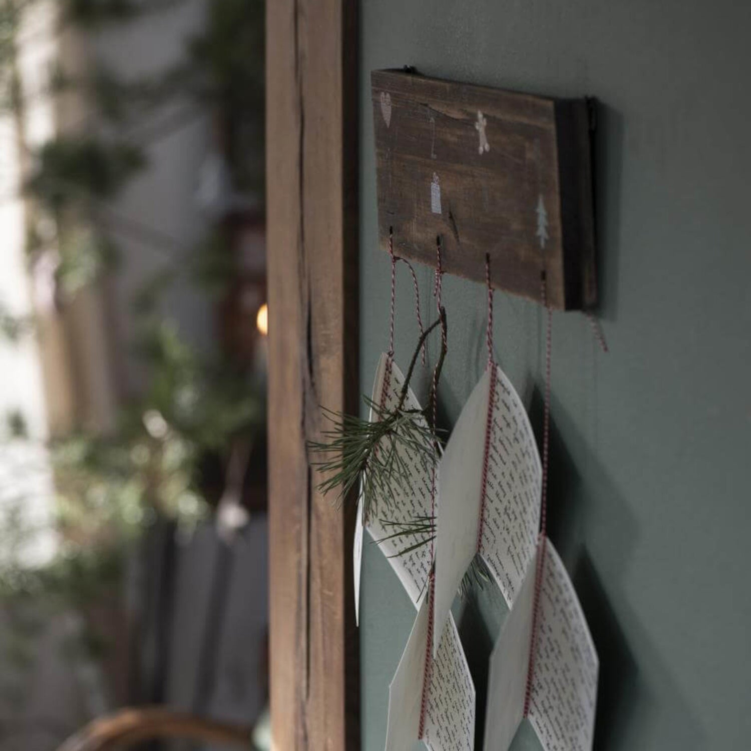 Adventskalender Holzschild mit Zahlen 1-4 - 35 cm (Braun)