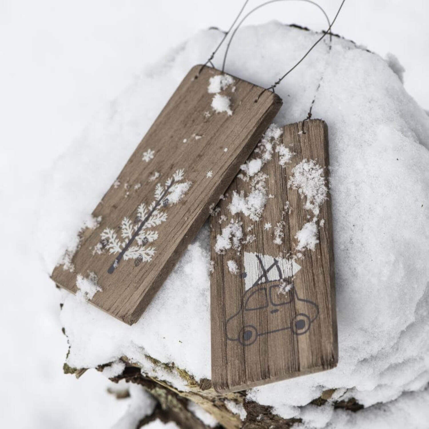 Holzschild "Auto mit Tannenbaum auf dem Dach" - 7 cm Ib Laursen