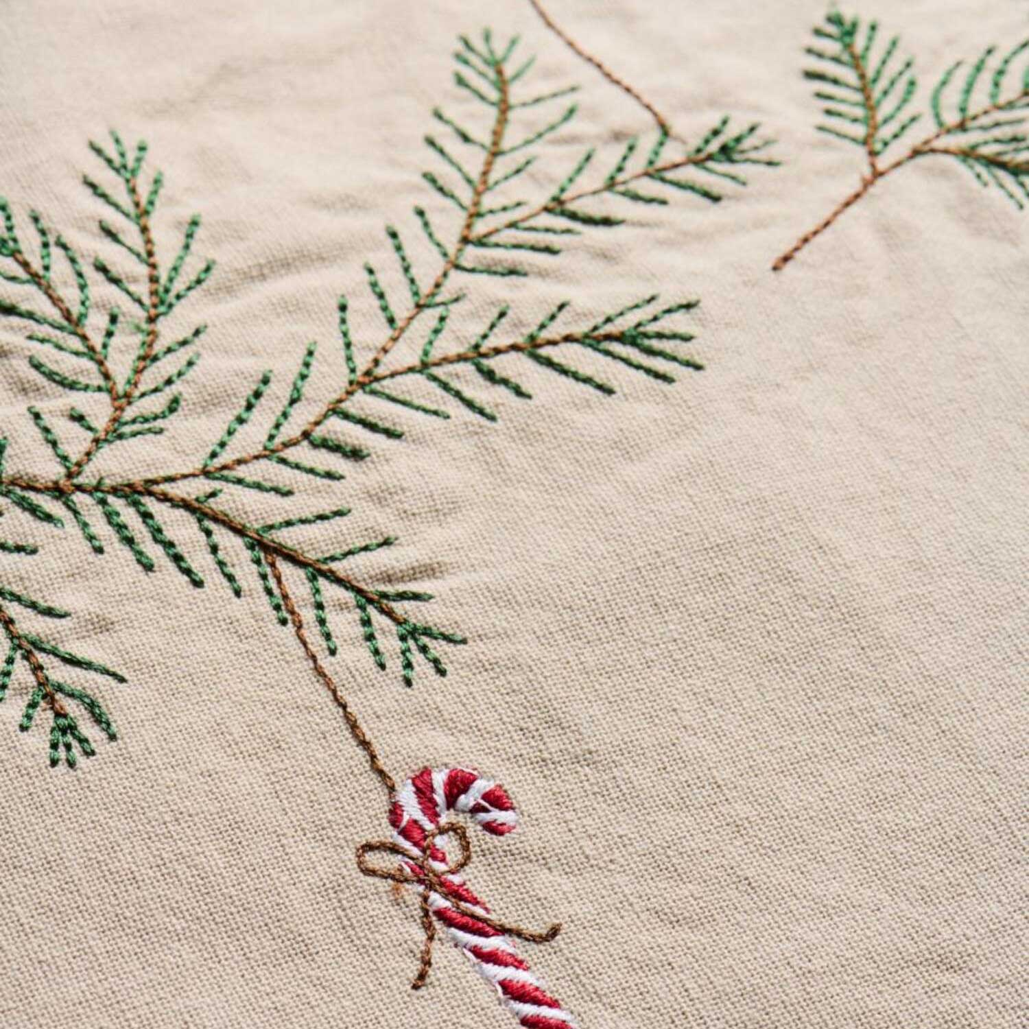 Tischläufer "Tradition - Tannengirlande und Weihnachtsschmuck" - 160x30 cm (Leinenfarbig) Ib Laursen