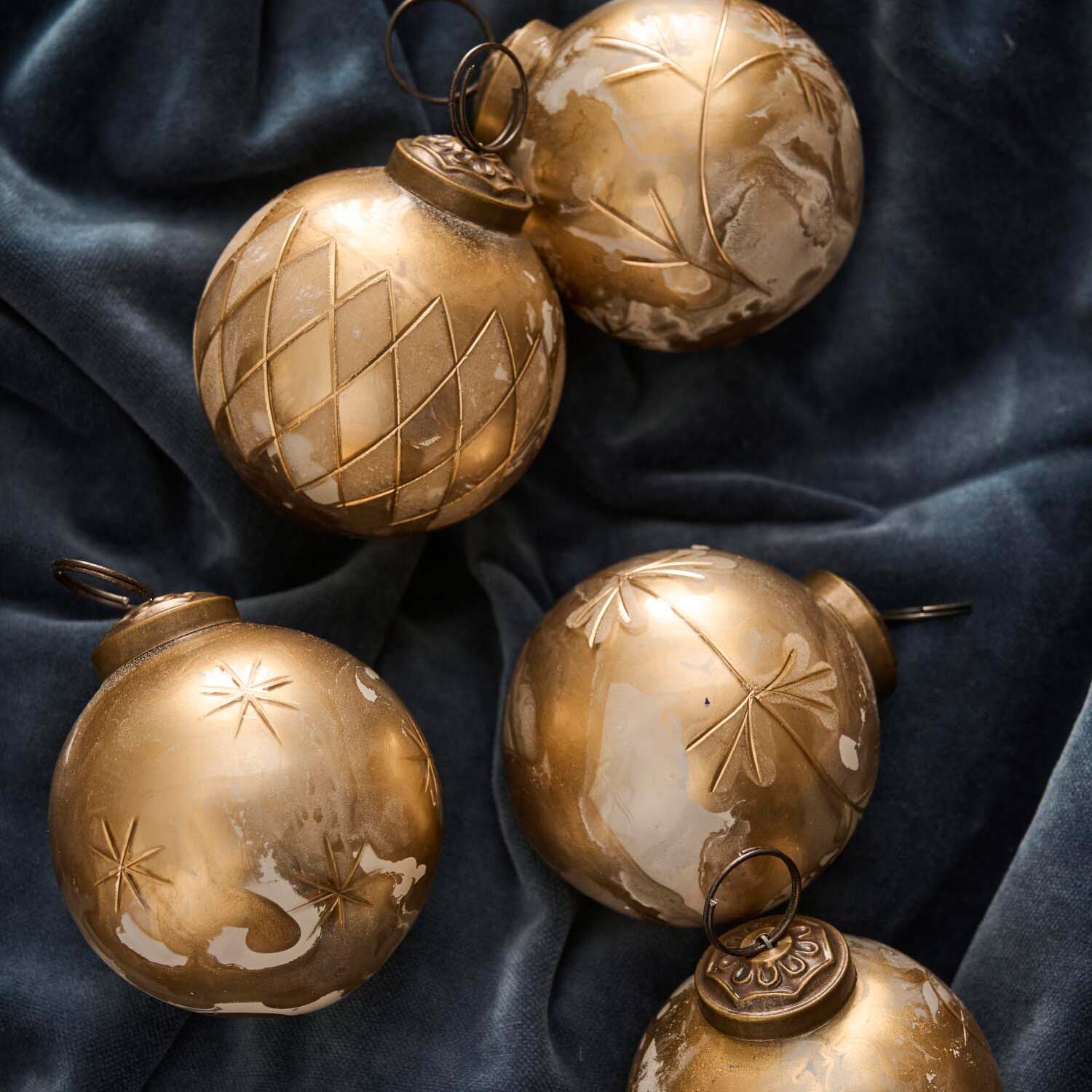 Weihnachtskugeln im Säckchen - Medium (Weiß/Gold)