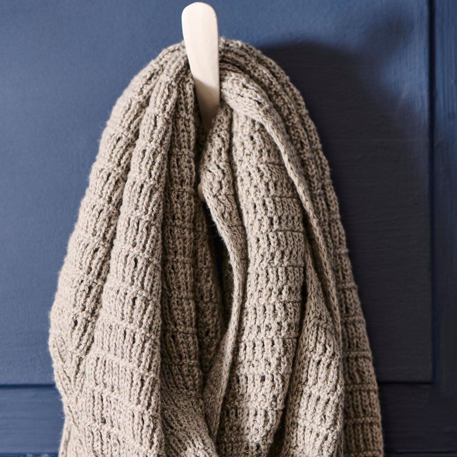 Halstuch gestrickt - 160x25 cm (Grau) Ib Laursen