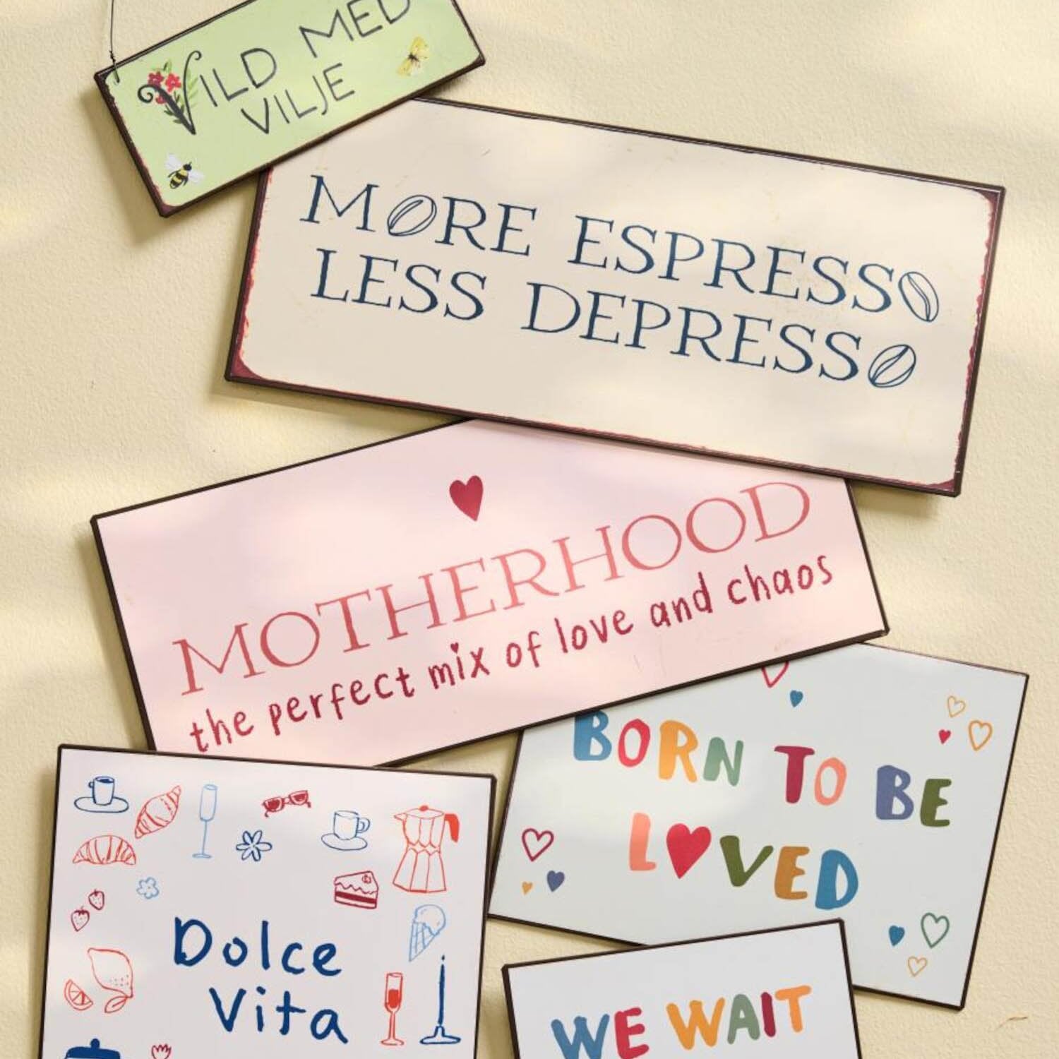Metallschild "More Espresso Less Despresso" - 30,5x13 cm (Creme)