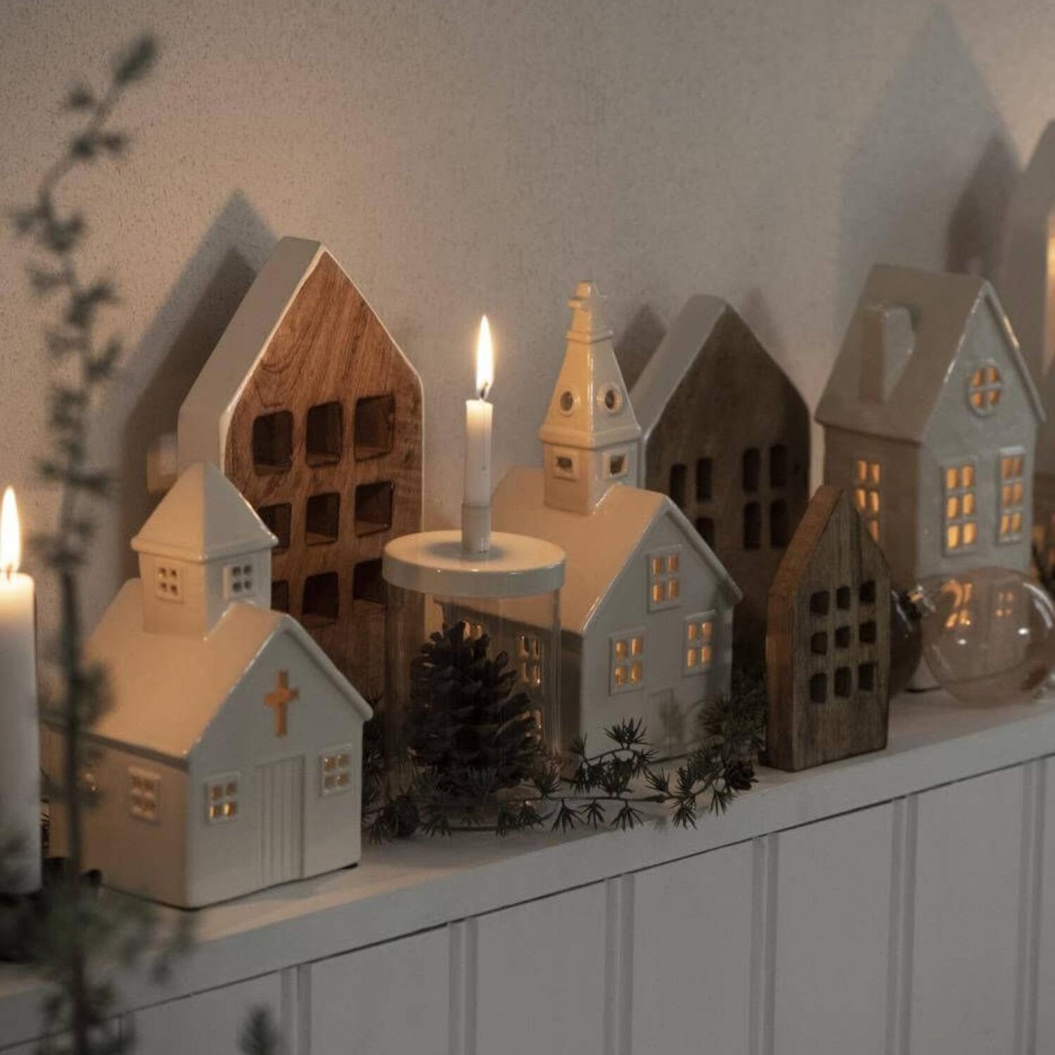 Teelichthalter "Stillenat - Kirche" - 13x11x26 cm (Weiß)