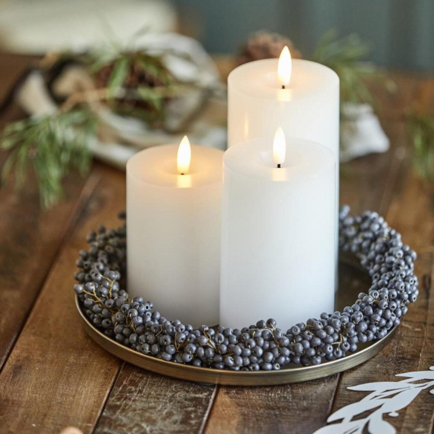 LED-Stumpenkerze mit warmer Flamme - 10 cm (Weiß)