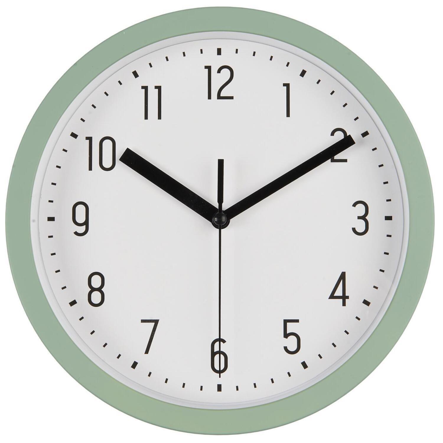 Wanduhr mit staubig-grünem Rahmen, weißem Ziffernblatt und schwarzen Zeigern