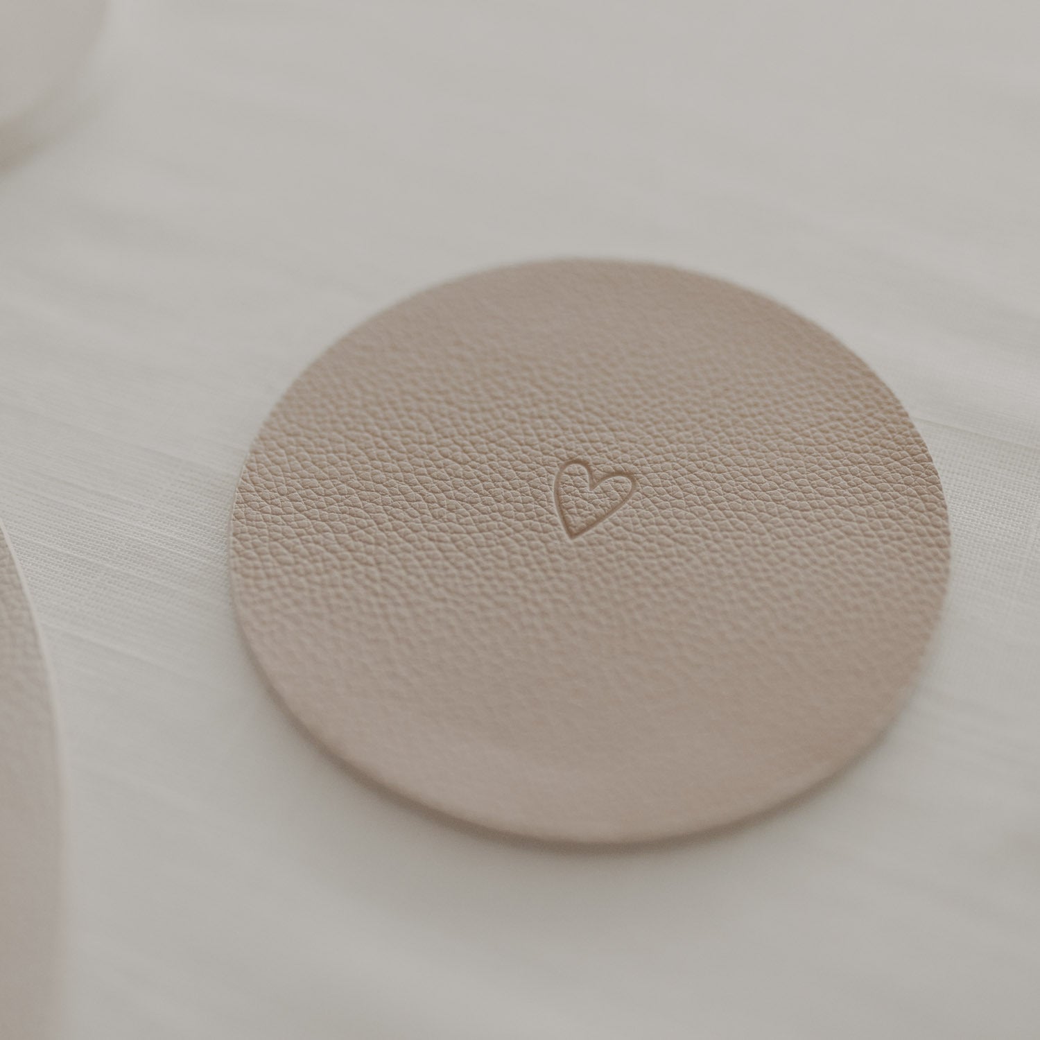 Wendbare Untersetzer "Herz" im 2er-Set - 11,2 cm (Creme)