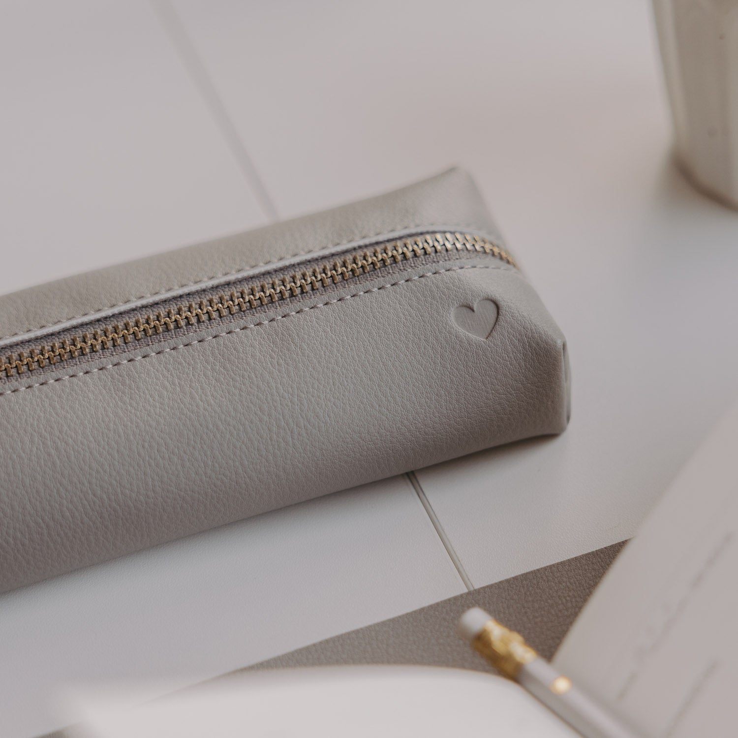 Federtasche "Herz" (Grau)