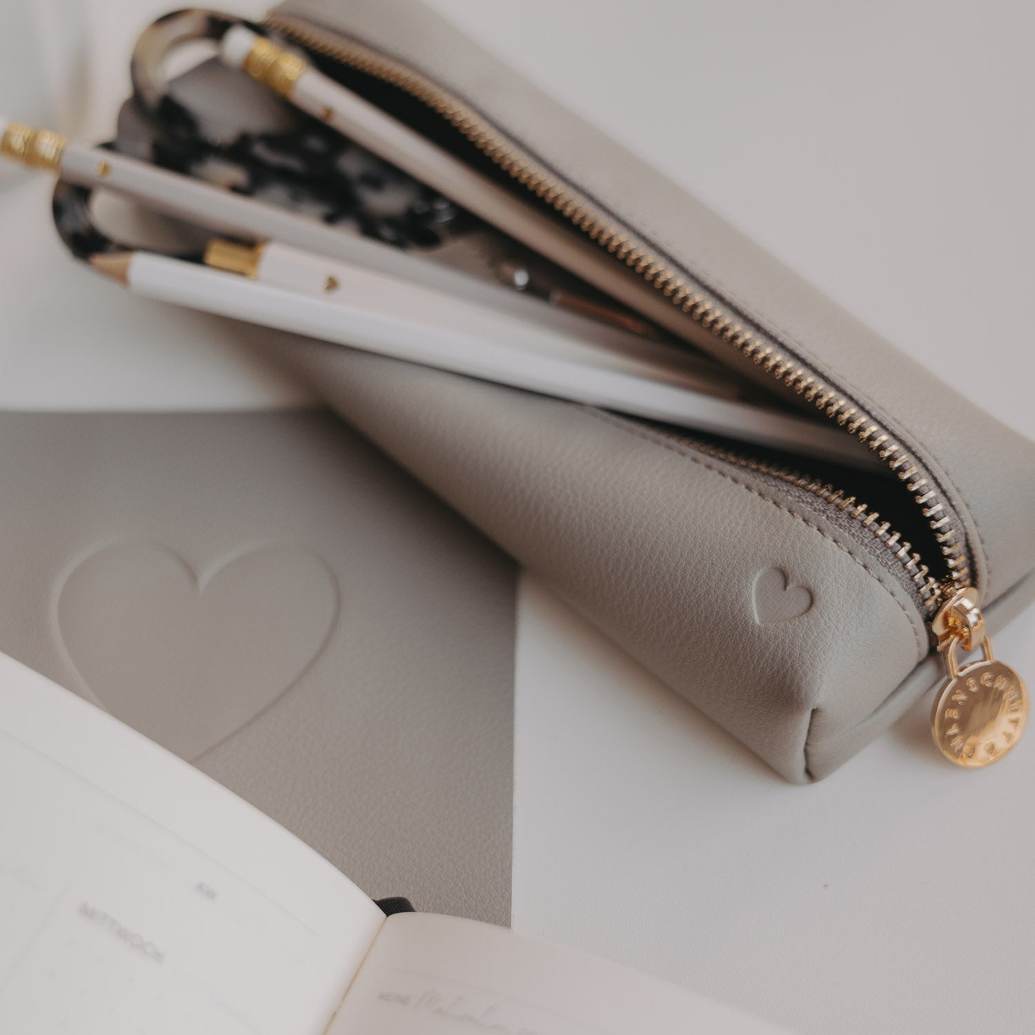Federtasche "Herz" (Grau)
