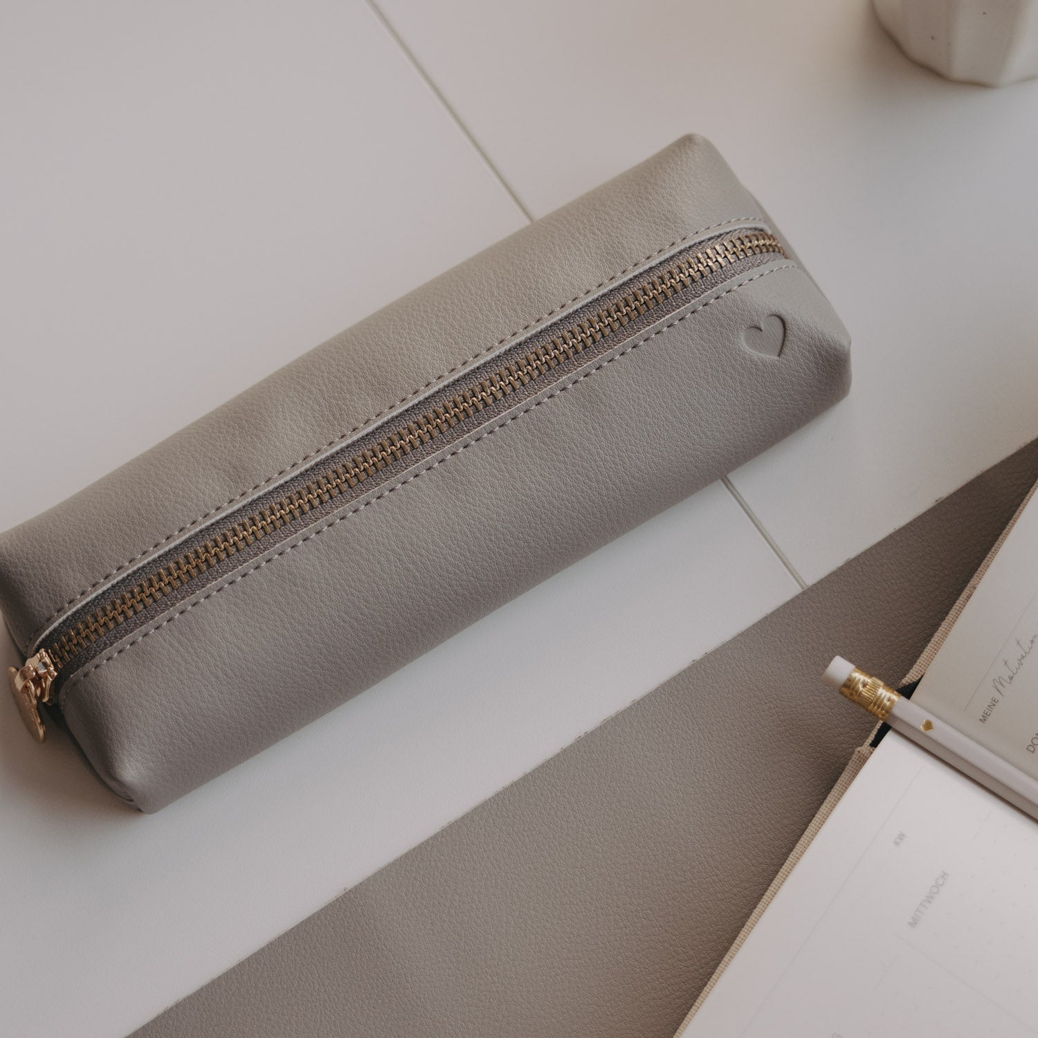 Federtasche "Herz" (Grau)