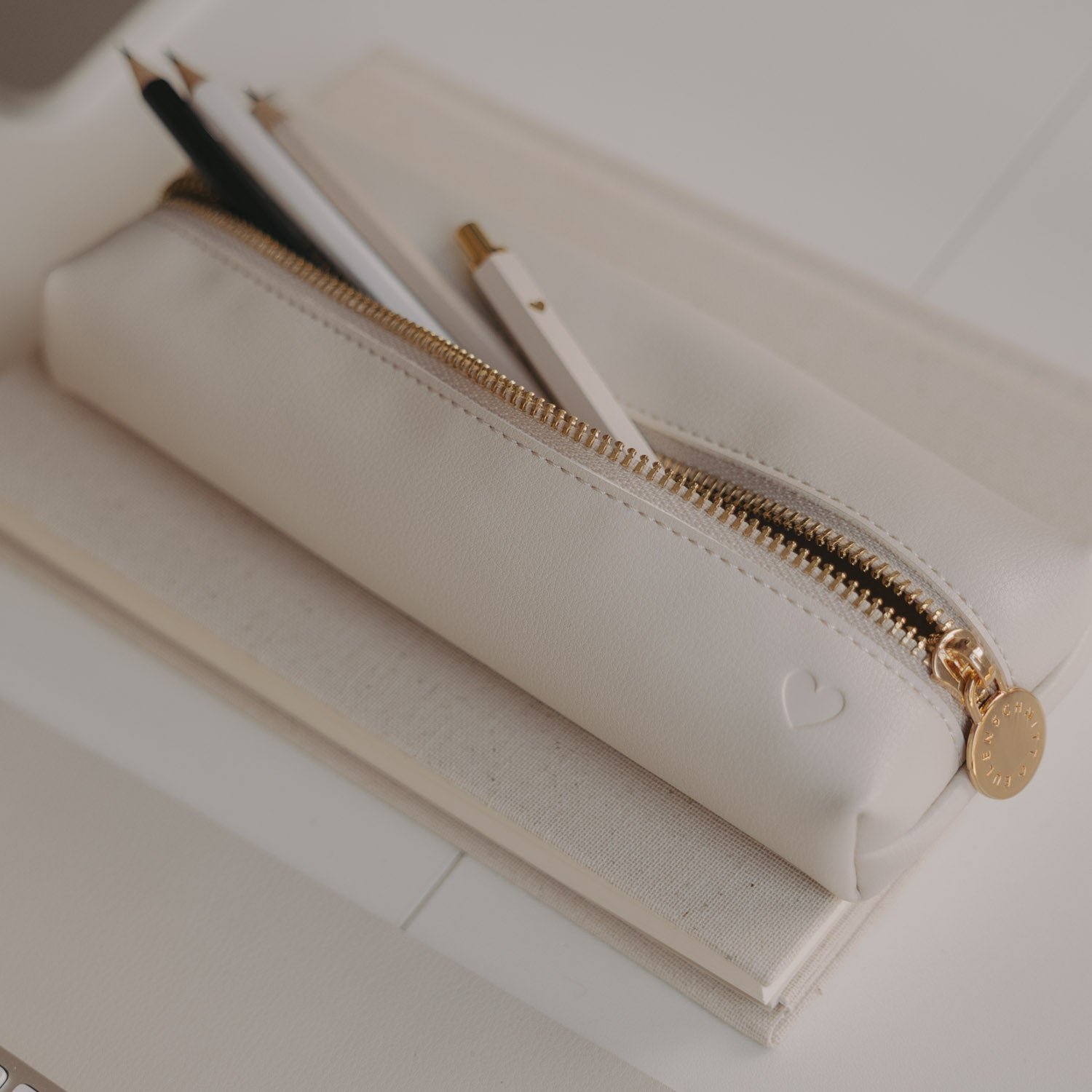 Federtasche "Herz" (Creme)
