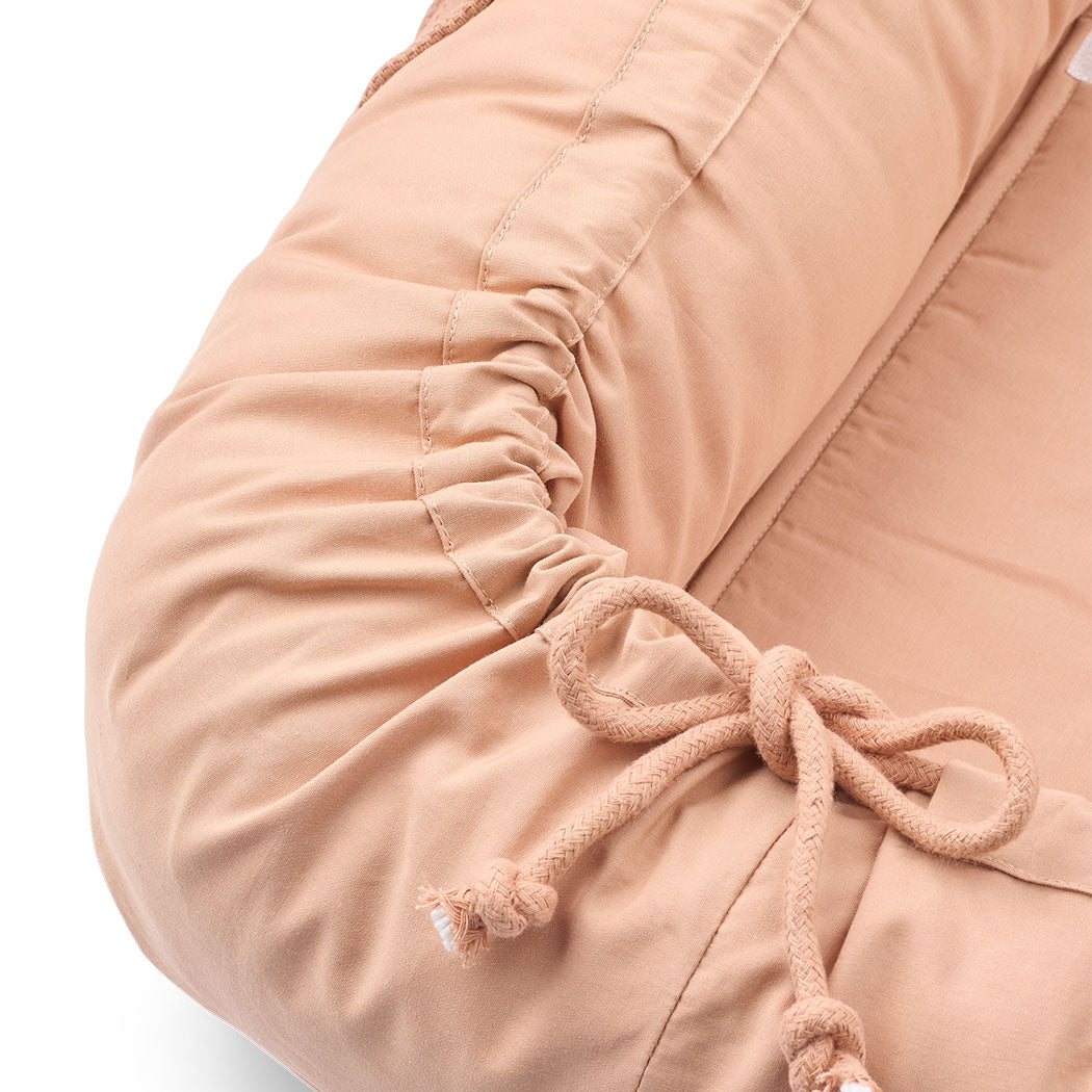 Babylift-Ecke mit gerafftem Stoff und Kordelzug, rosa, gepolstert