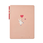 Magisches Zeichenbrett hellrosa mit Hasen-Illustration und rotem Stift; Marke LIEBLOOD
