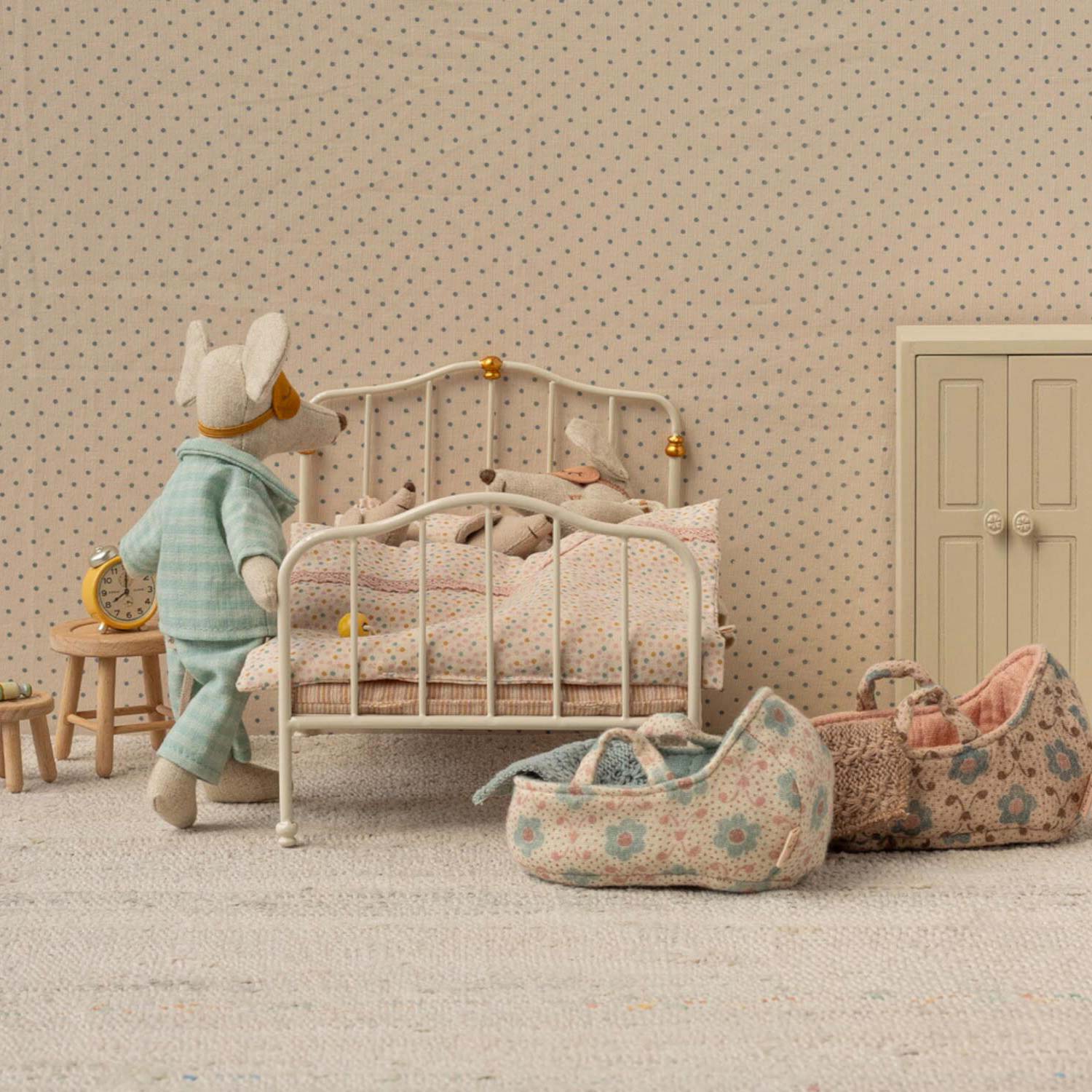 Vintage Bett für Maus - 14x19x13 cm (Creme)