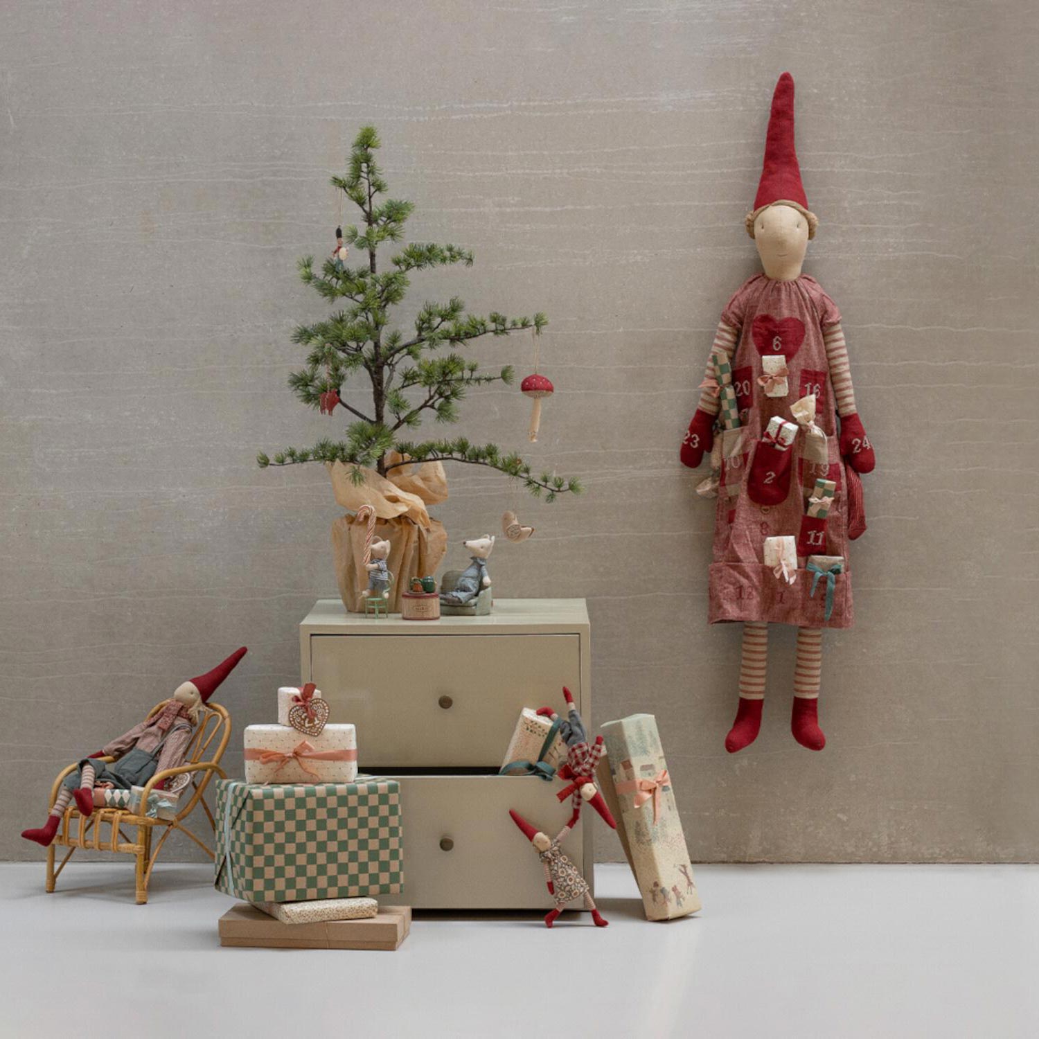Adventskalender "Pixy - Mädchen" - 121 cm (Rot)