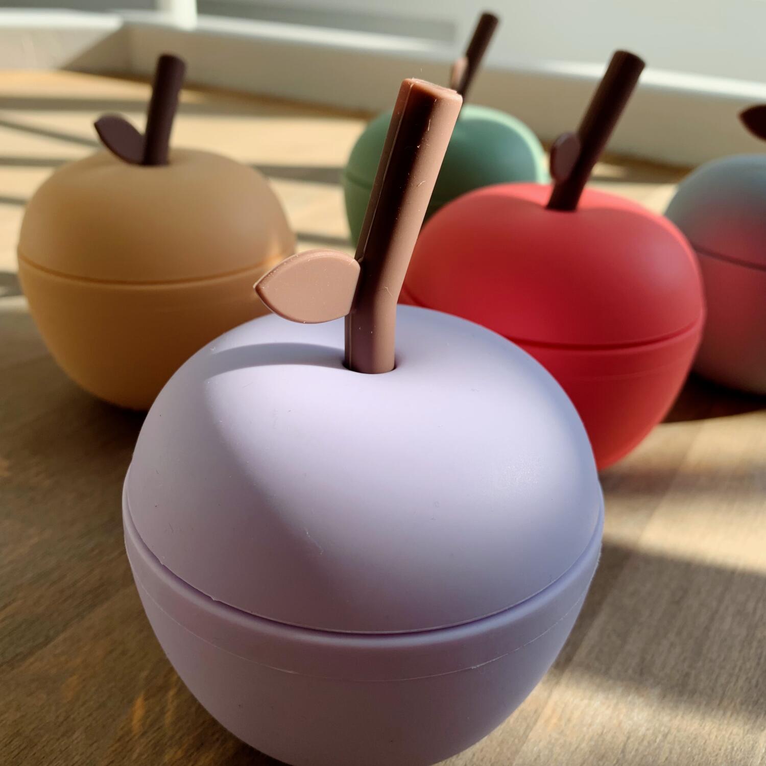 Apfel-Tasse mit Strohhalm (Peach)