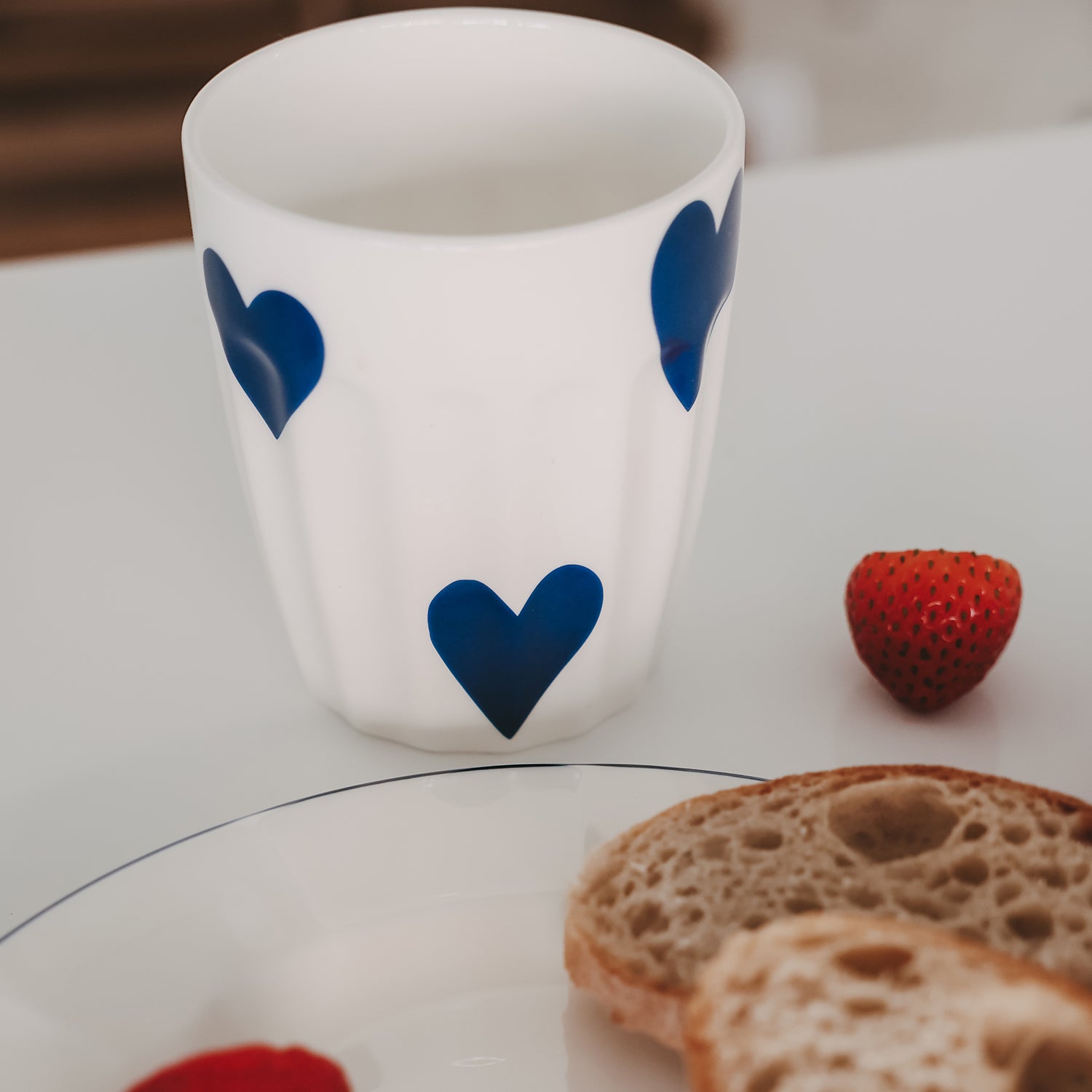 Becher "Große Herzen" (Dunkelblau)