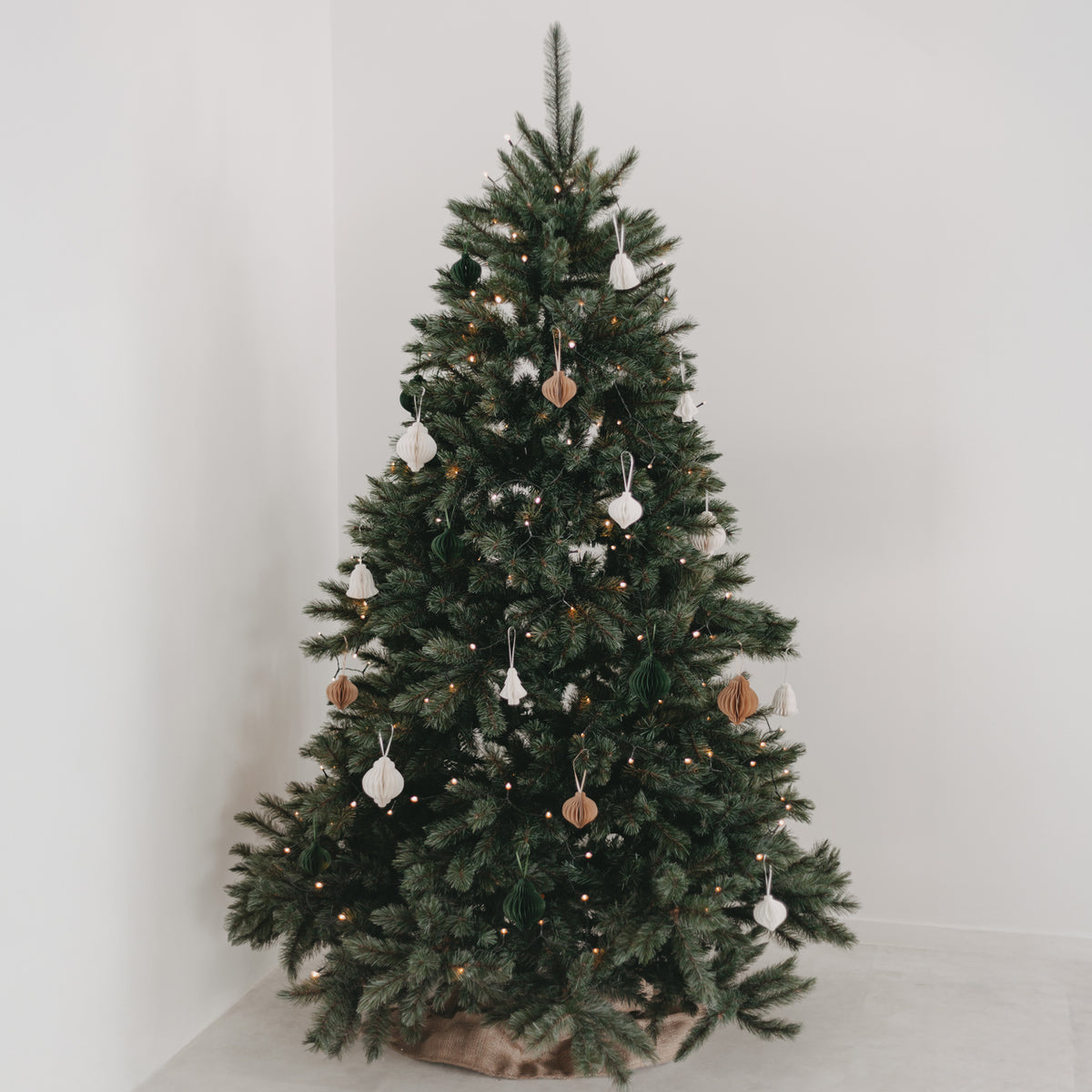 Papieranhänger-Set am Weihnachtsbaum: drei Anhänger, 7 cm