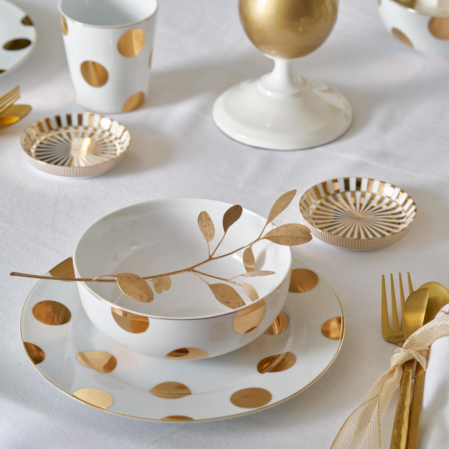 Schale "Dot Delight" - 15 cm (Weiß/Gold)