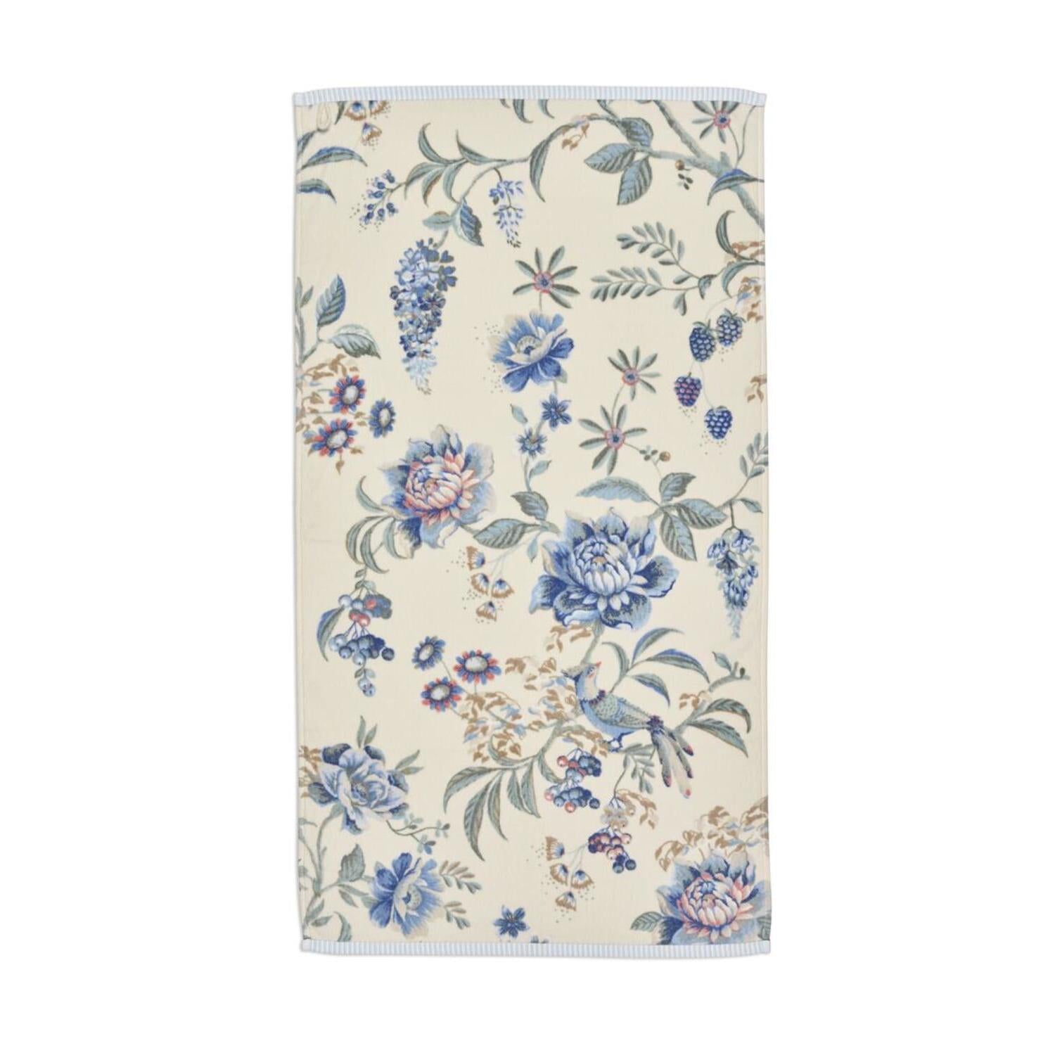 Handtuch mit blauem floralen Muster auf hellem Untergrund, ca. 55x100 cm
