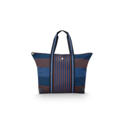 Tragetasche aus Stoff, blau mit Streifen, breite Tragegriffe und Metallknopf