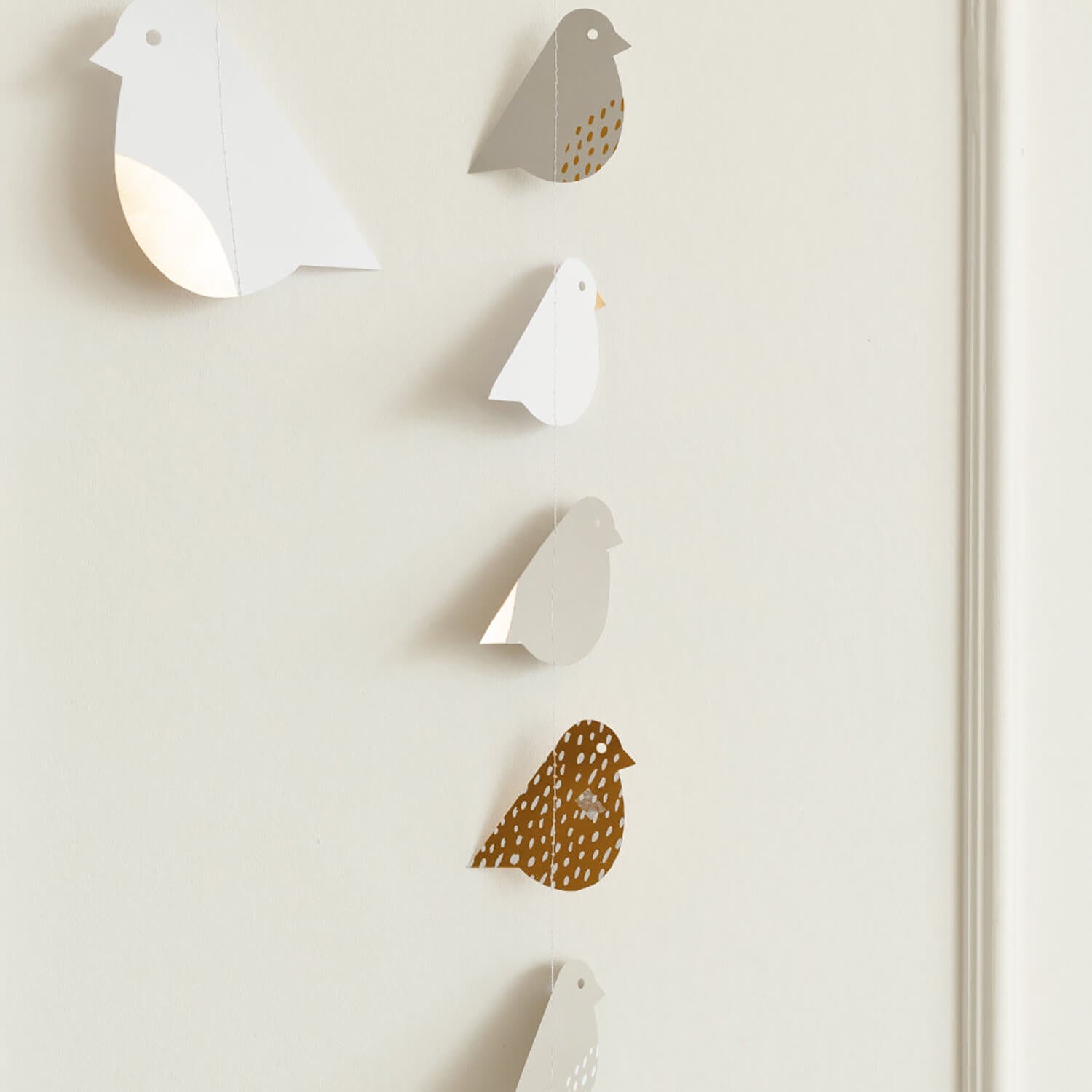 Kette "Piepmatz" - 130 cm (Grau/Weiß/Gold) räder Design