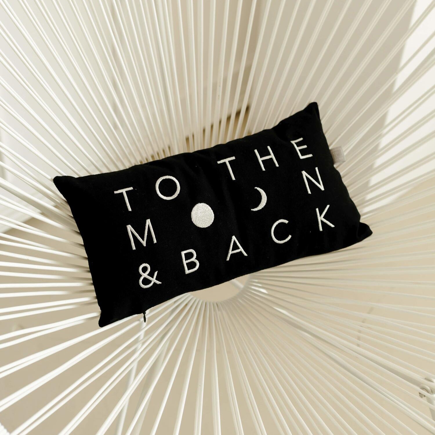 Traumkissen "Mondnacht - To the moon & back" 33x17 cm (Schwarz)
