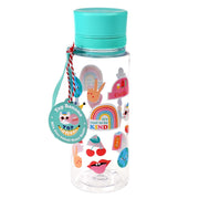 Bunte Kinder-Trinkflasche mit türkisfarbenem Deckel, durchsichtiger Wand und Tier-Aufdruck.