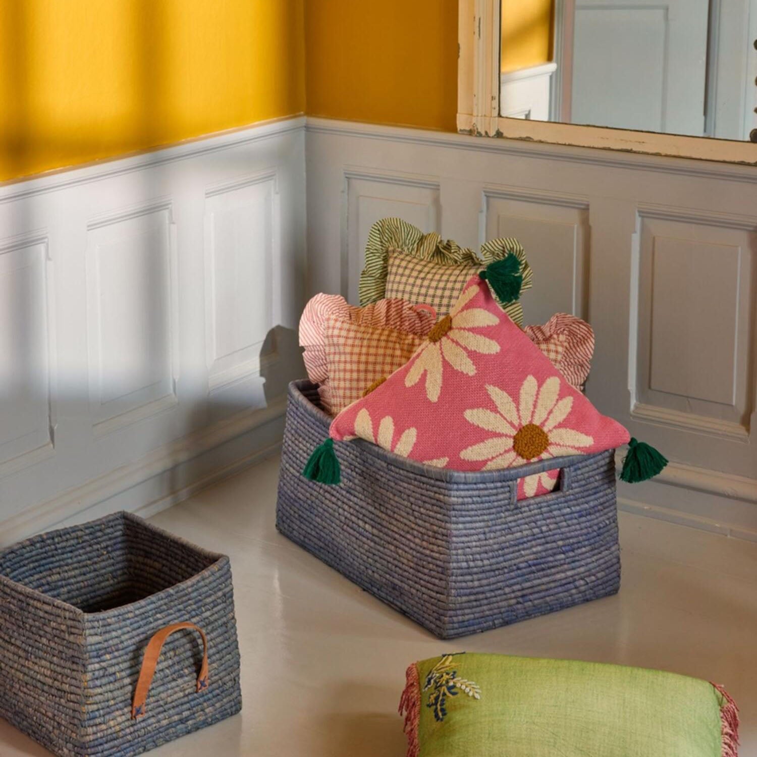 Kissen "Flowers and Tassels" - 40x40x11 cm (Pink)