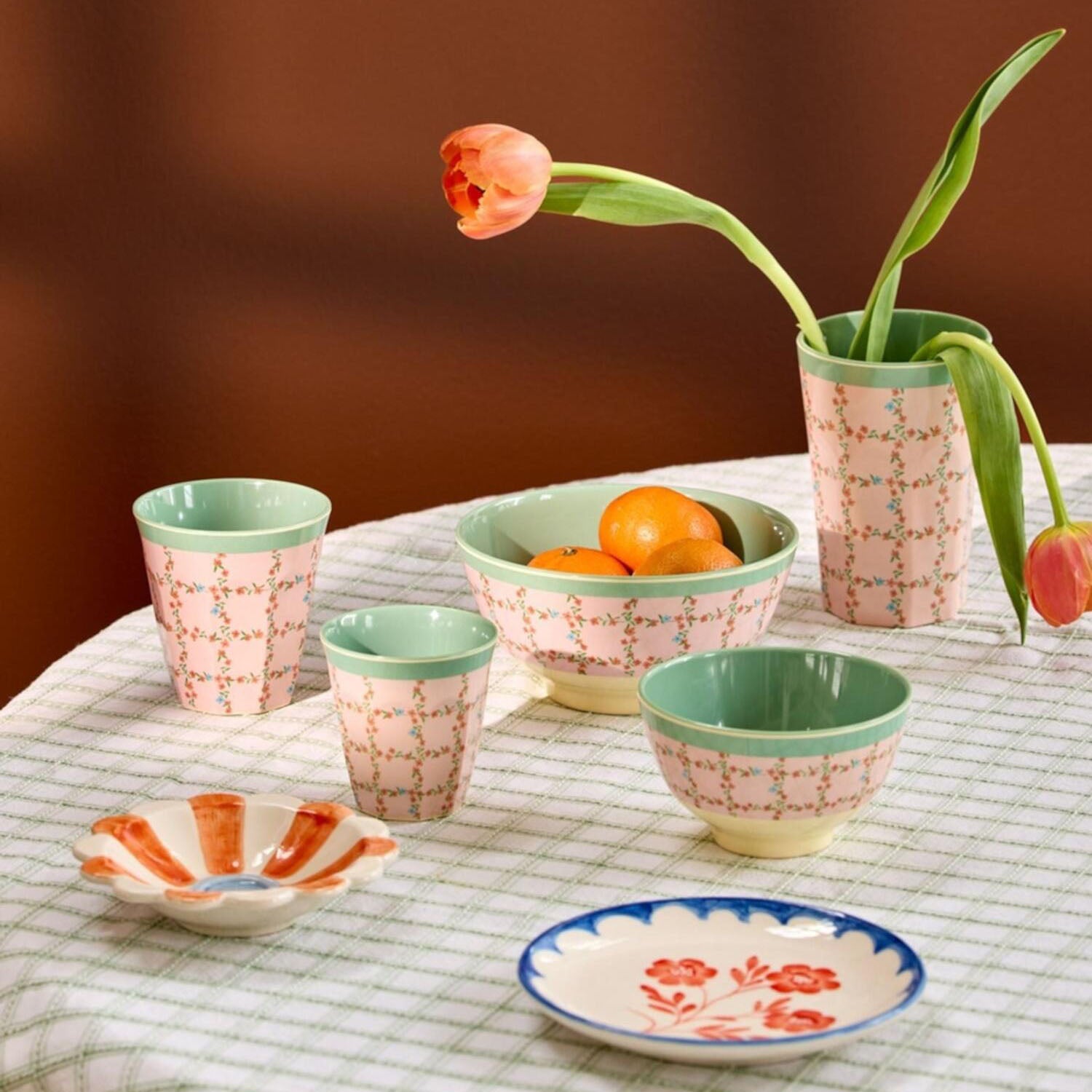 Melamin Becher "Checkered Stencil" - L (Bunt)