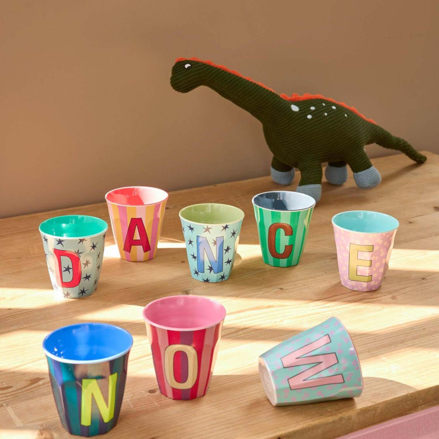 Melamin Becher "Buchstabe U - Stars" - M (Bunt)