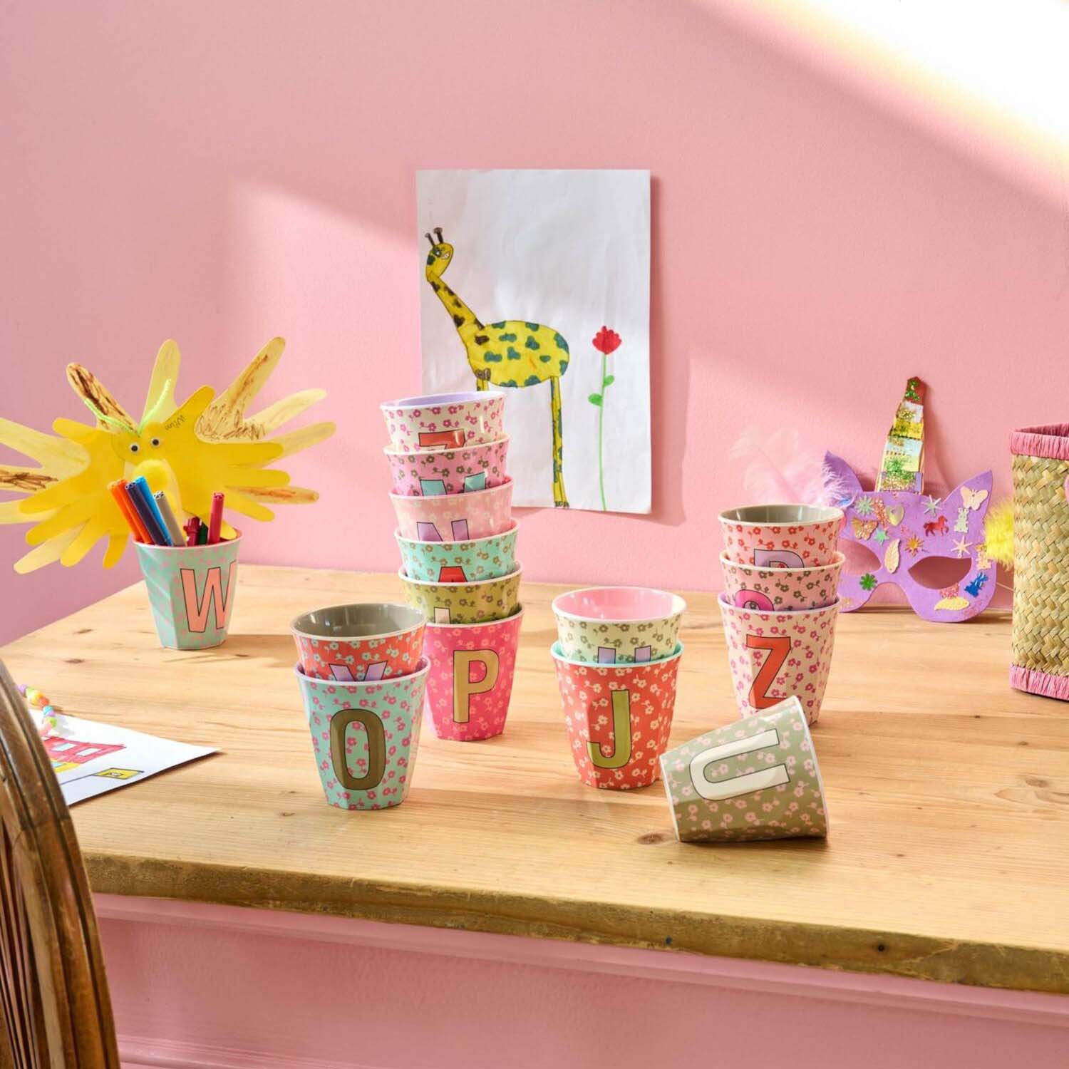 Melamin Becher "Buchstabe J - Flowers" - M (Bunt)