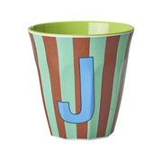 Melamin Becher mit Streifen "Buchstabe J" - Medium (Mint/Braun)