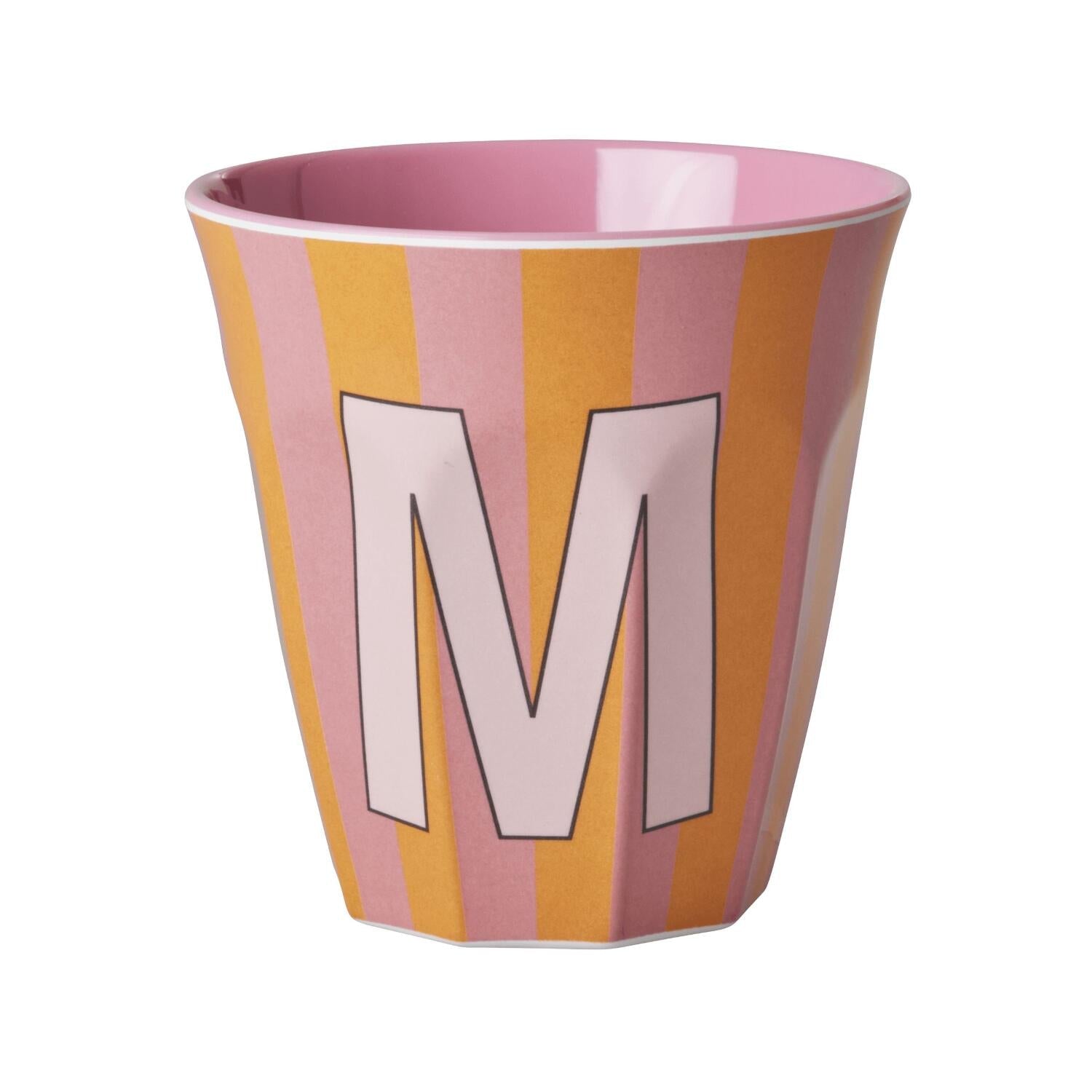 Melamin Becher mit Streifen "Buchstabe M" - Medium (Rosa/Orange)