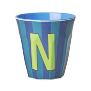Melamin Becher mit Streifen "Buchstabe N" - Medium (Blau/Türkis)